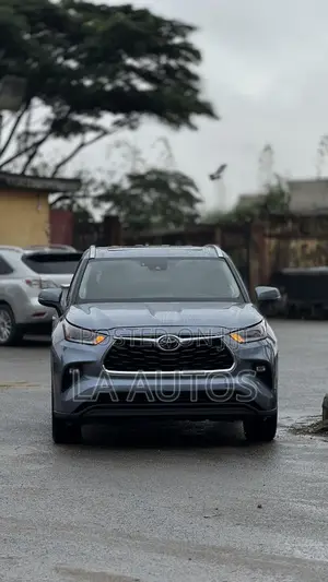 Toyota Highlander 2021 Blue