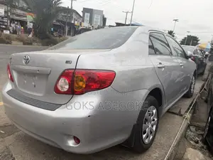 Toyota Corolla 2010 Silver