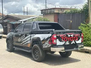 Toyota Hilux SR 4x4 2014 Black