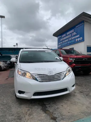Toyota Sienna LE 7 Passenger 2011 White