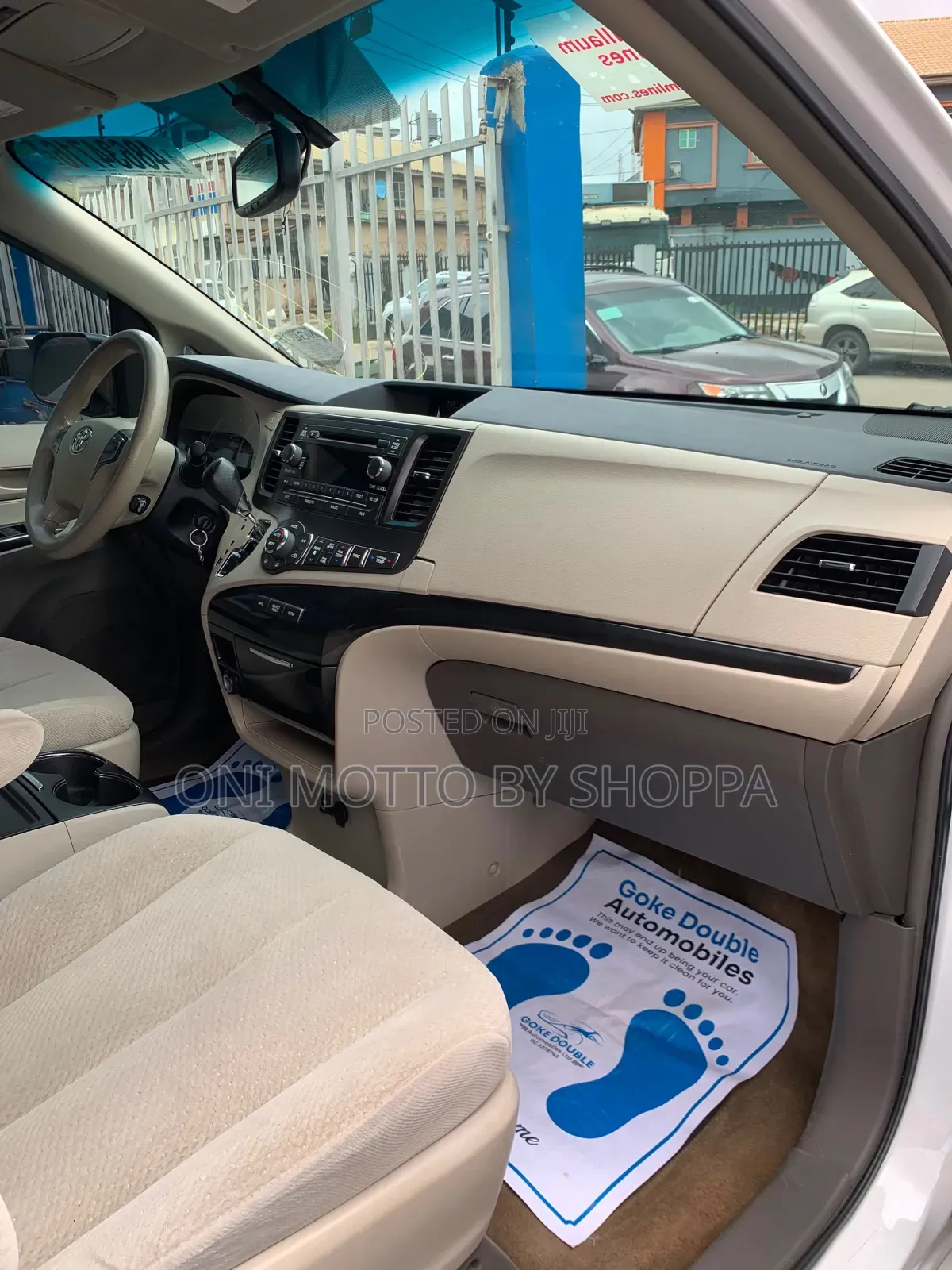 Toyota Sienna LE 7 Passenger 2011 White