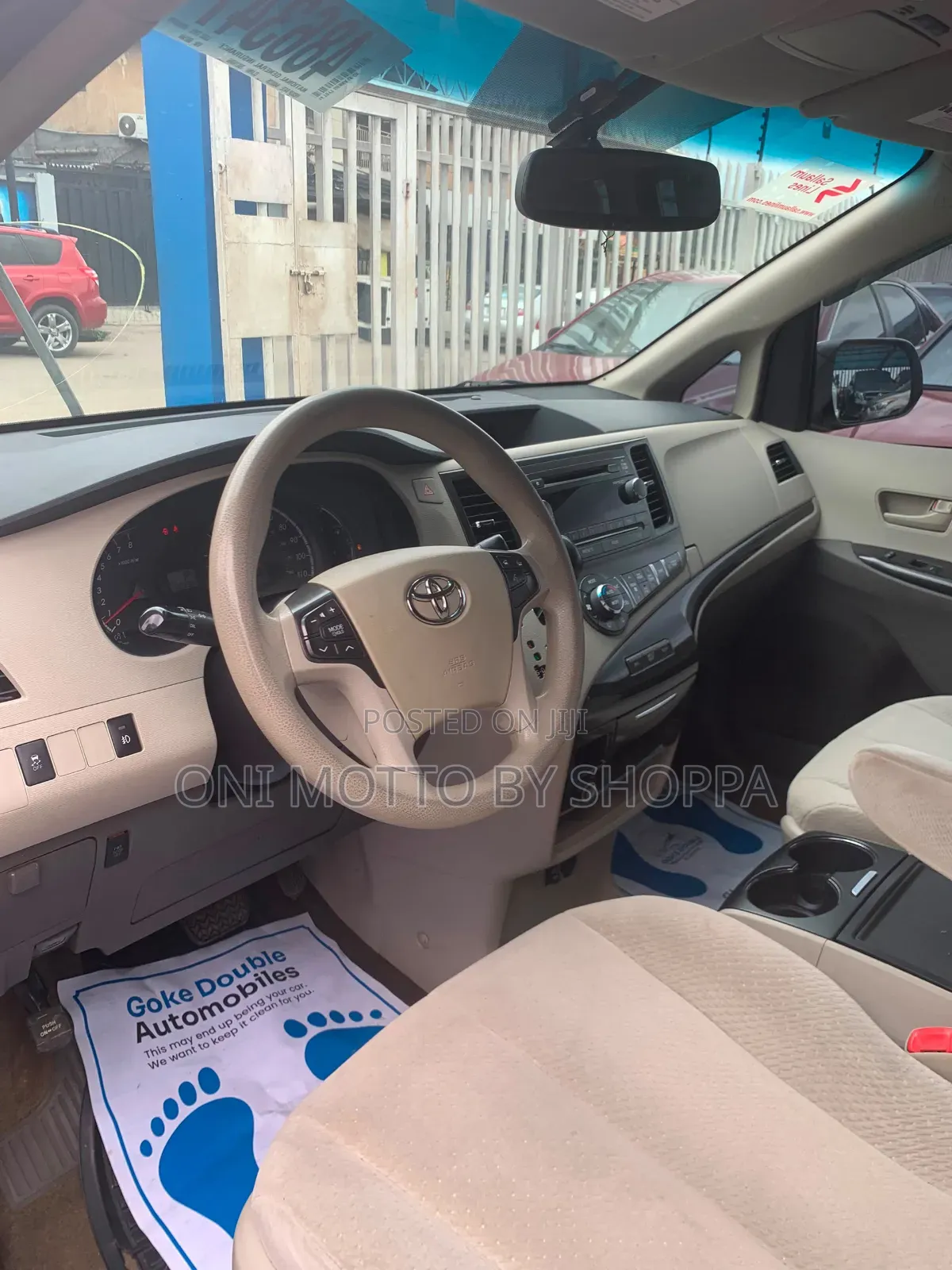 Toyota Sienna LE 7 Passenger 2011 White