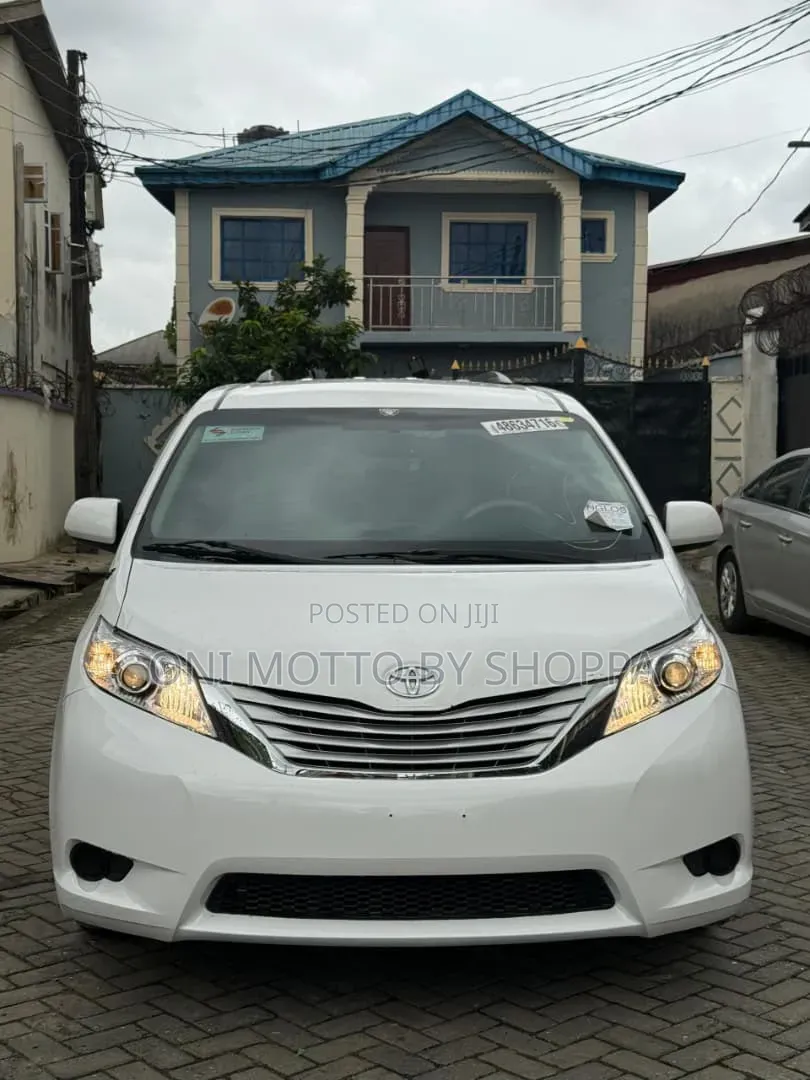 Toyota Sienna LE 7 Passenger 2011 White