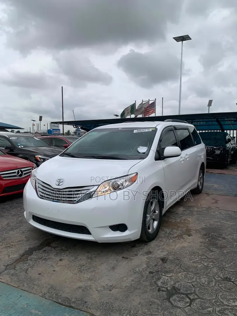 Toyota Sienna LE 7 Passenger 2011 White