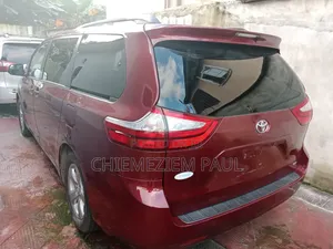 Toyota Sienna XLE 8 Passenger (3.5L 6cyl 8A) 2017 Red