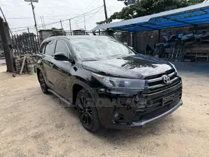 Toyota Highlander SE 2019 Black