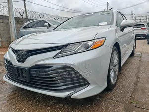 Toyota Camry 2018 White