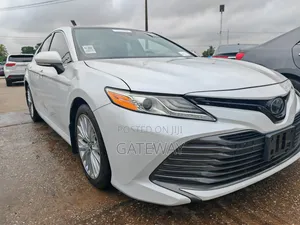Toyota Camry 2018 White
