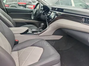 Toyota Camry 2018 White