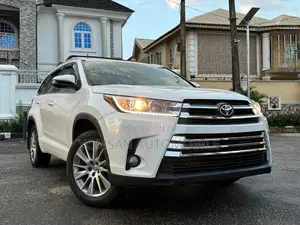 Toyota Highlander XLE 4dr SUV AWD (3.5L 6cyl 6A) 2015 White