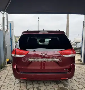 Toyota Sienna 2014 Red