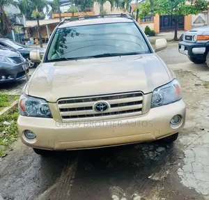Toyota Highlander V6 2005 Gold