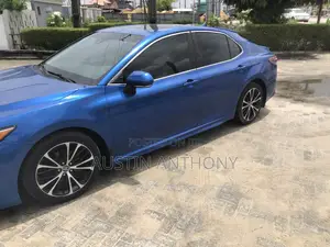 Toyota Camry 2018 Blue