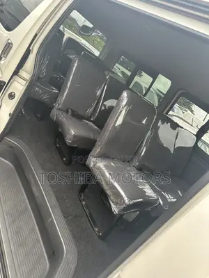 Toyota HiAce 2015 White