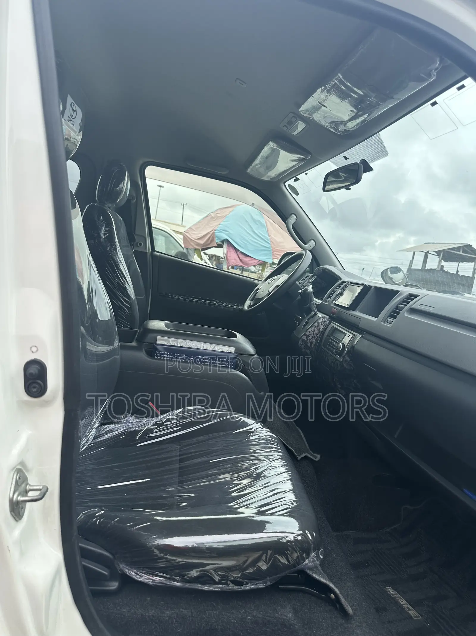 Toyota HiAce 2015 White