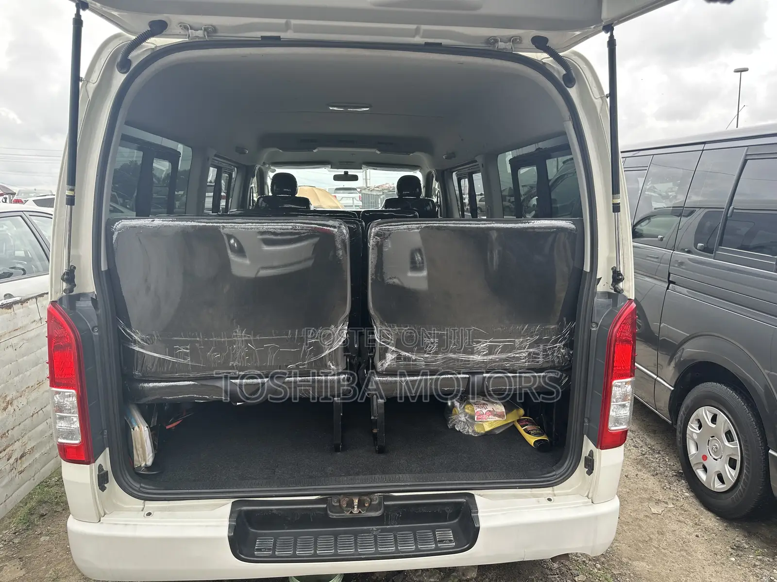 Toyota HiAce 2015 White