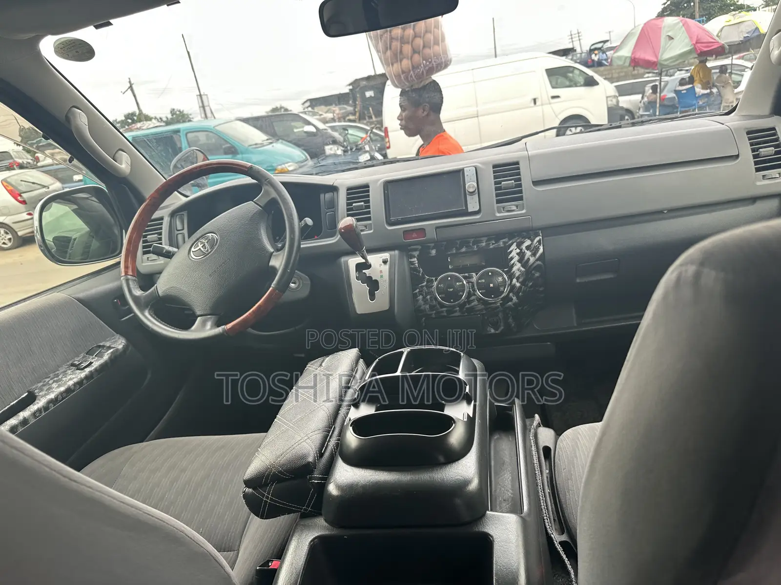 Toyota HiAce 2016 Black