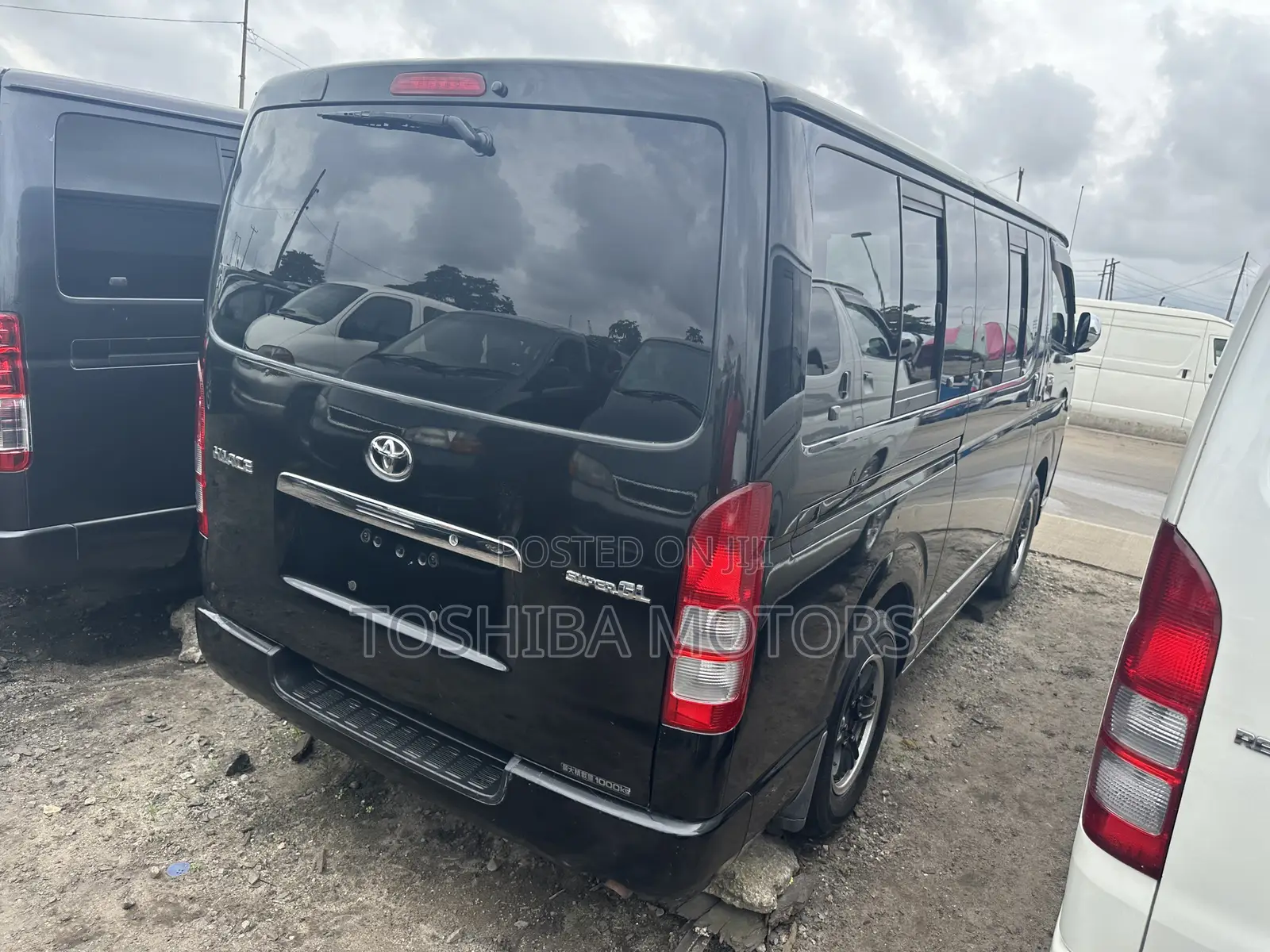 Toyota HiAce 2016 Black