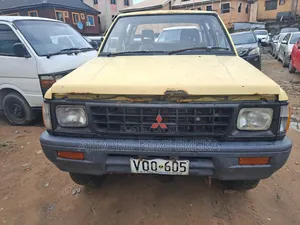 Mitsubishi Triton 1991 Yellow