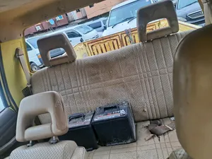 Mitsubishi Triton 1991 Yellow