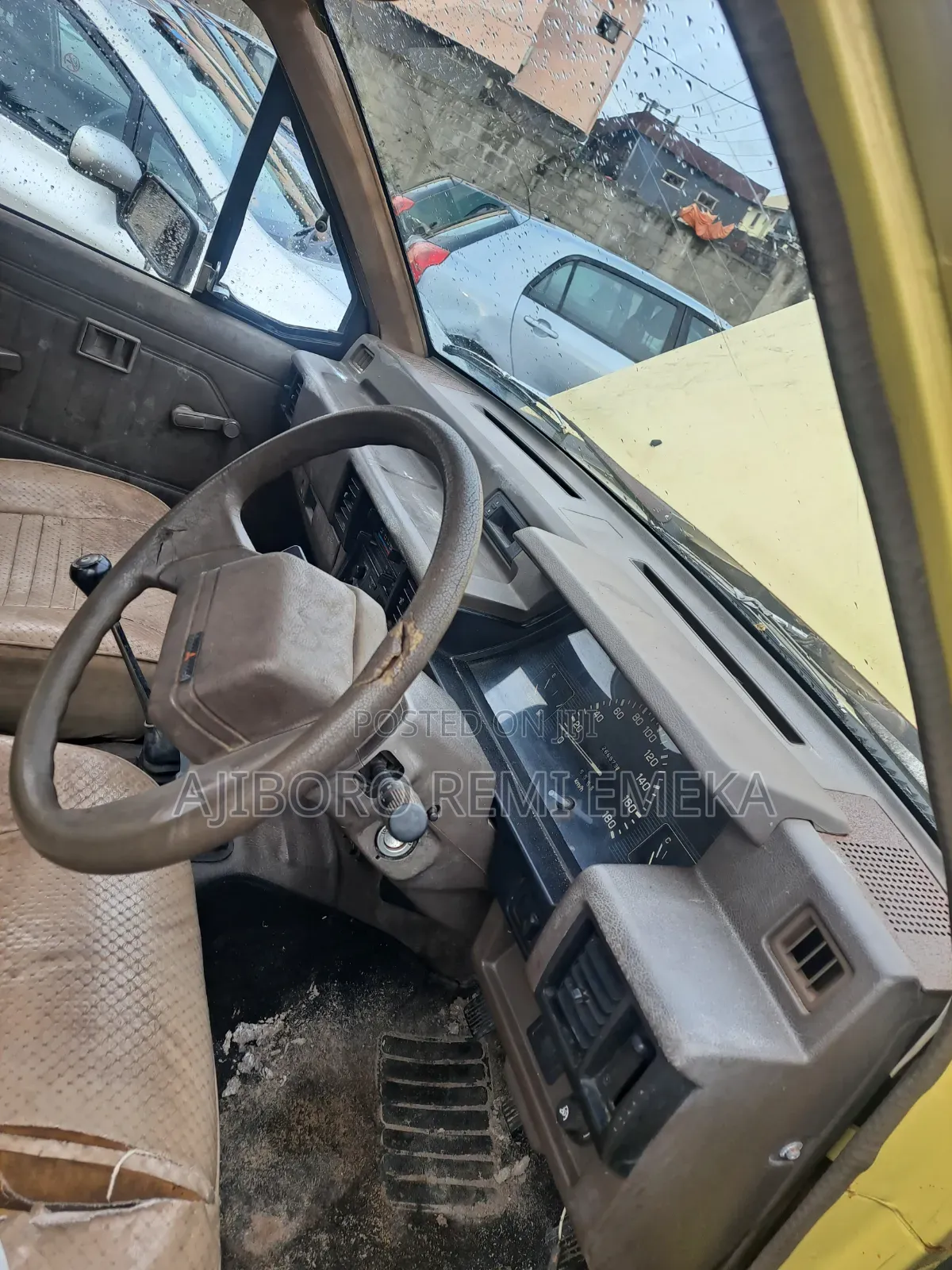 Mitsubishi Triton 1991 Yellow