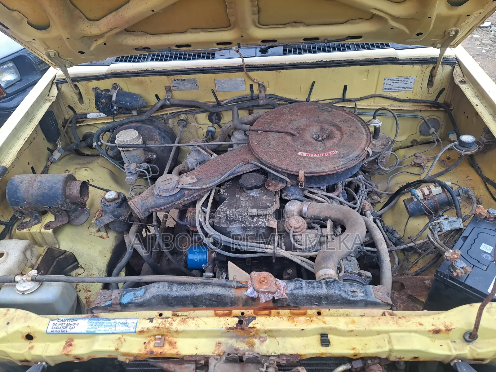 Mitsubishi Triton 1991 Yellow