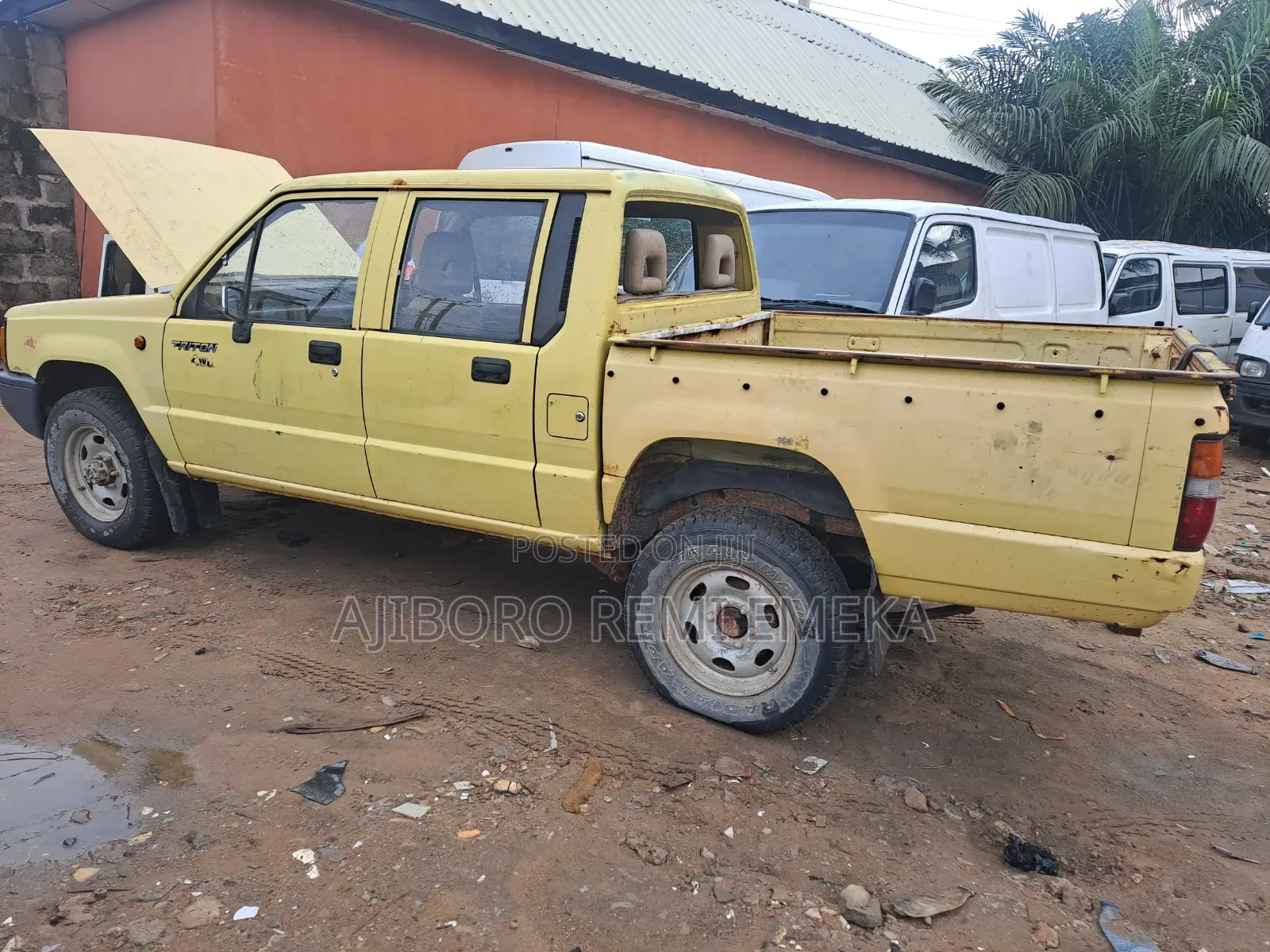 Mitsubishi Triton 1991 Yellow