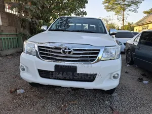 Toyota Hilux 2014 White