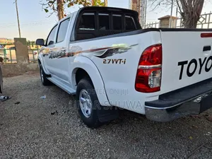 Toyota Hilux 2014 White