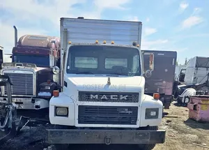 Mack Truck 1993 White