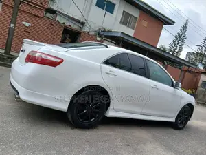 Toyota Camry SE V6 4dr Sedan (3.5L 6cyl 6AM) 2009 White