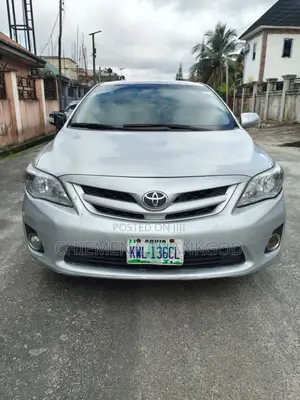 Toyota Corolla Base 4dr Sedan (1.8L 4cyl 5M) 2011 Gray
