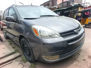 Toyota Sienna CE FWD (3.3L V6 5A) 2004 Gray