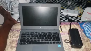 Laptop HP Stream 11 Pro G4 EE 4GB Intel Celeron HDD+SSD 72GB