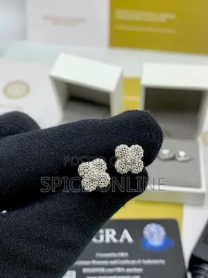VVS Moissanite Diamond Uisex VCA Earring Design Now Available  