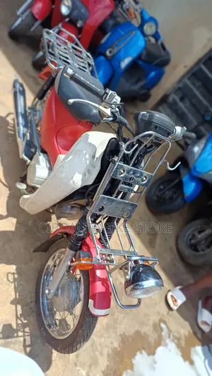 Honda CB 2013 Red