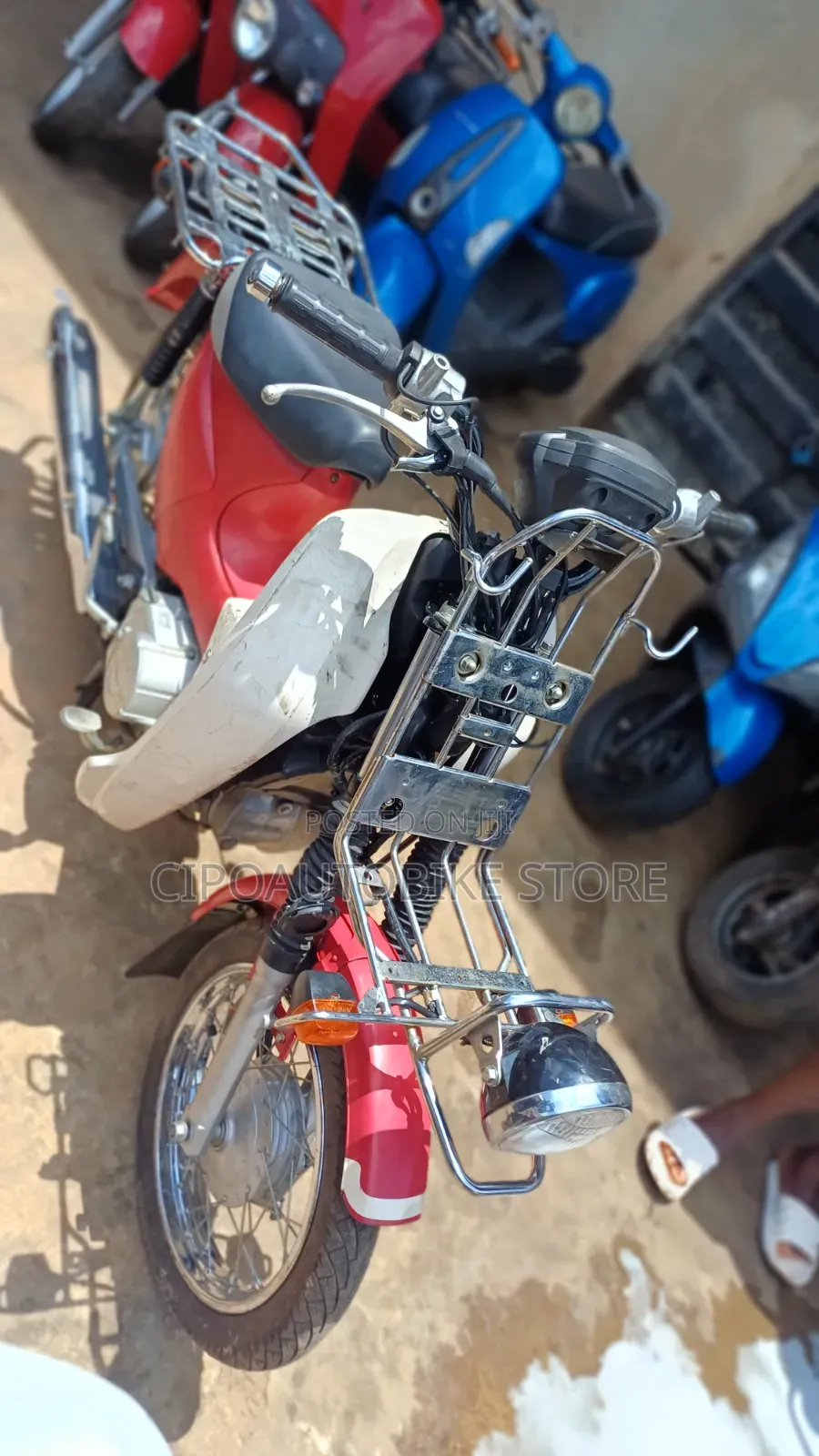 Honda CB 2013 Red