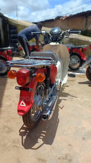 Honda CB 2013 Red