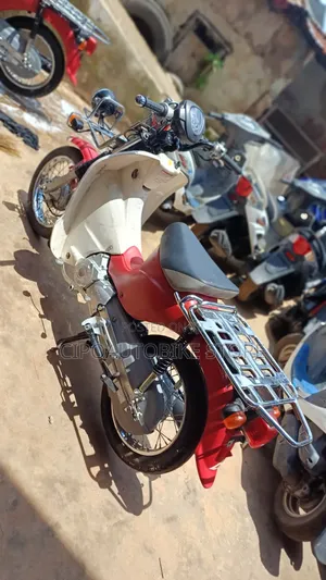 Honda CB 2013 Red