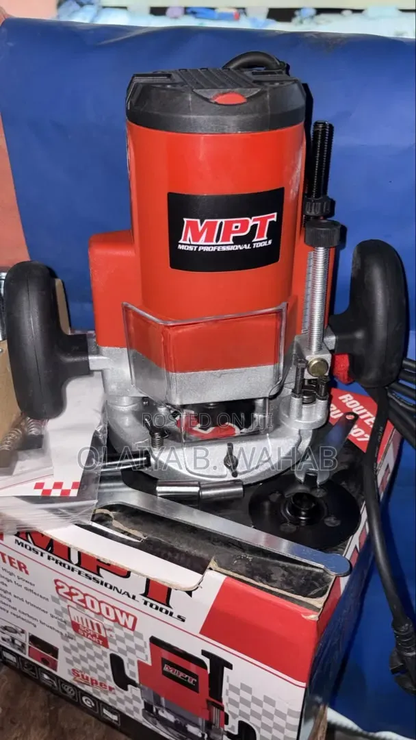 MPT MRU1207 2200W Professional Woodworking Plunge Router