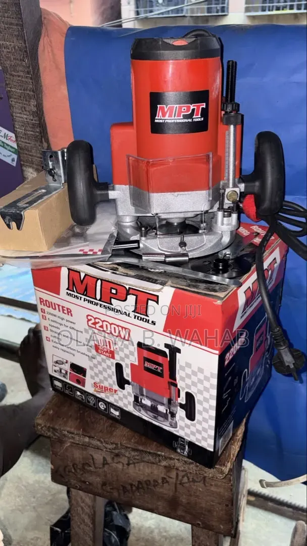 MPT MRU1207 2200W Professional Woodworking Plunge Router