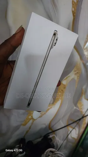 New Apple iPhone Air 256 GB Gold
