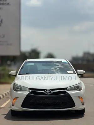Toyota Camry SE 4dr Sedan (2.5L 4cyl 6A) 2016 White