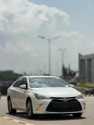 Toyota Camry SE 4dr Sedan (2.5L 4cyl 6A) 2016 White
