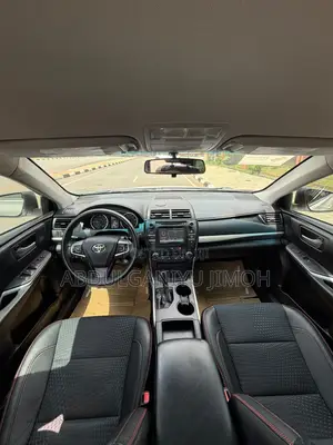 Toyota Camry SE 4dr Sedan (2.5L 4cyl 6A) 2016 White