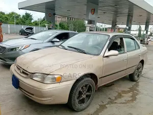 Toyota Corolla 2000 Gold