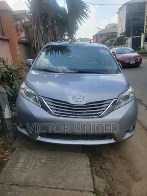 Toyota Sienna XLE 7 Passenger 2012 Silver