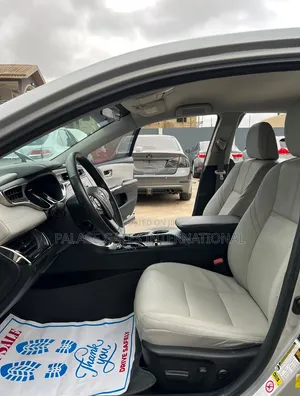 Toyota Avalon Limited Sedan FWD (3.5L 6cyl 6A) 2013 Silver