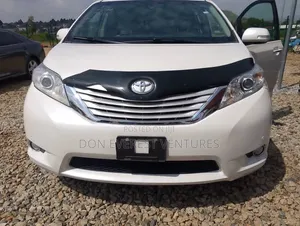 Toyota Sienna L 7-Passenger 4dr Minivan (3.5L 6cyl 6A) 2014 White