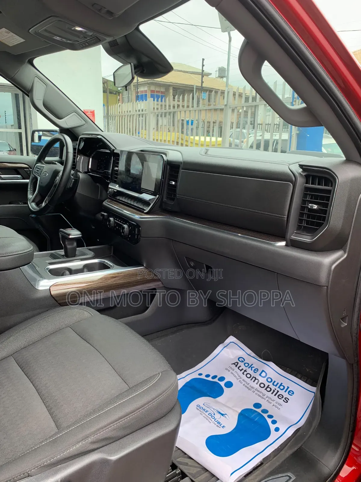 Chevrolet Silverado 2023 Red